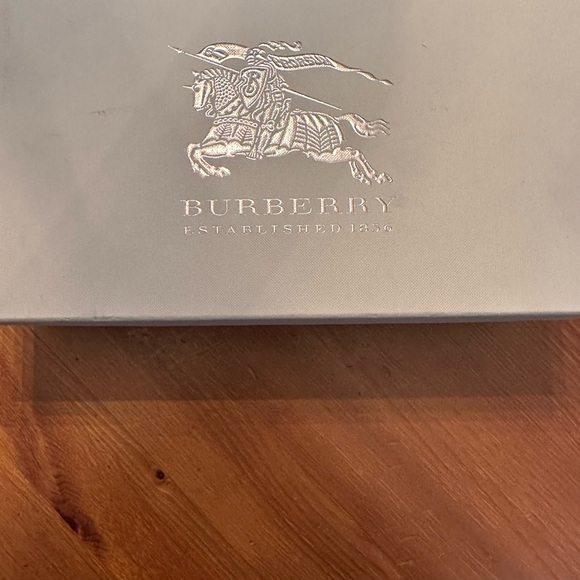 Burberry Ballet Flats like new only worn a couple of times - Picture 4 of 4